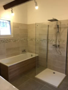creation espace douche PMR lors de la renovation d'une salle de bain par Dorenov31 àToulouse